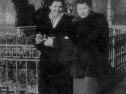 Natale 1950 - Elsa Marastoni e Bruna