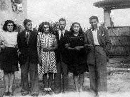 Ascari Gina e Enea ai lati Peladora anni 50