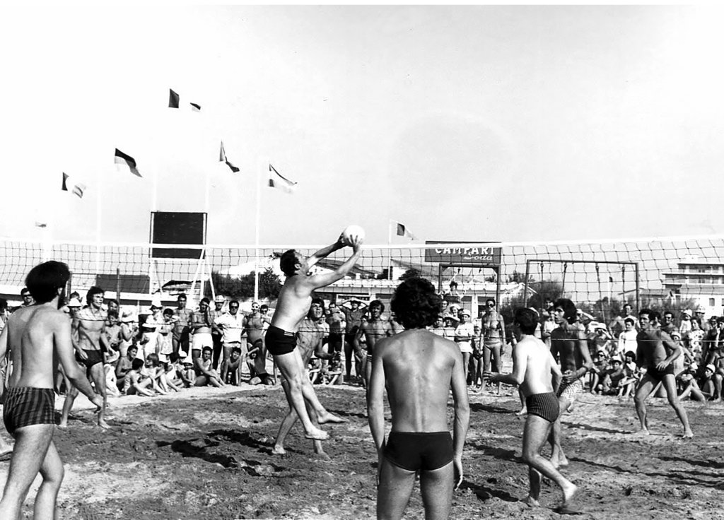 Ferrari Gianfranco Pallavolo al mare anni 60