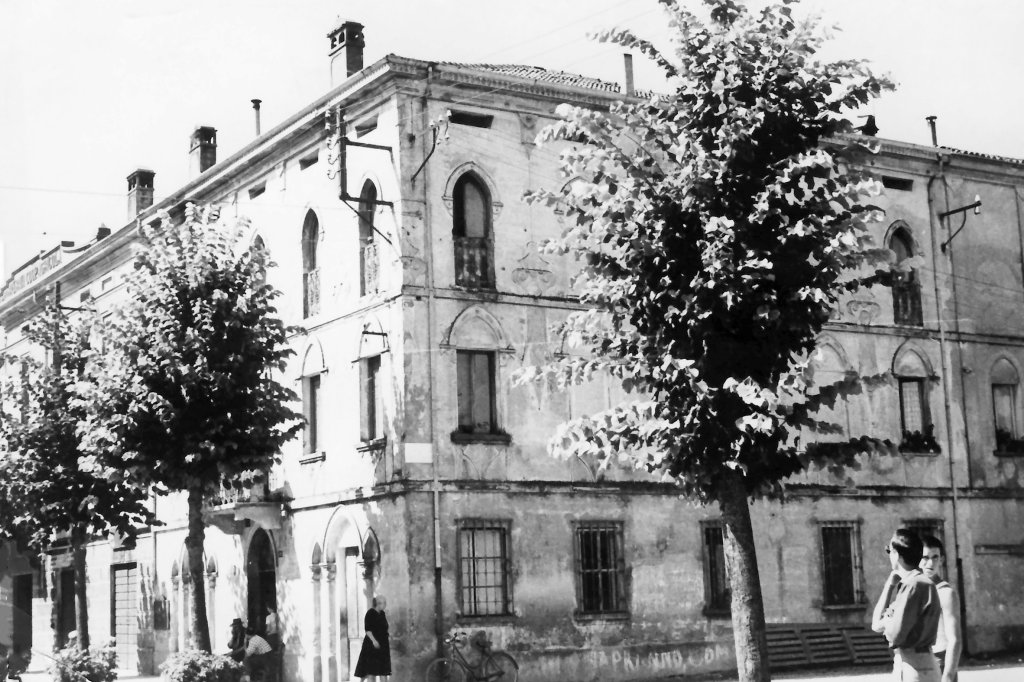 Via De Amicis, il polo anni50