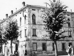 Via De Amicis, il polo anni50