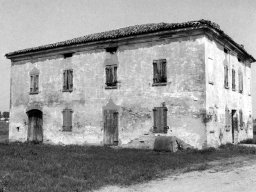 Case di campagna abbandonate 1975.