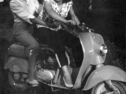 Guaitolini Giuliana e amica 1958